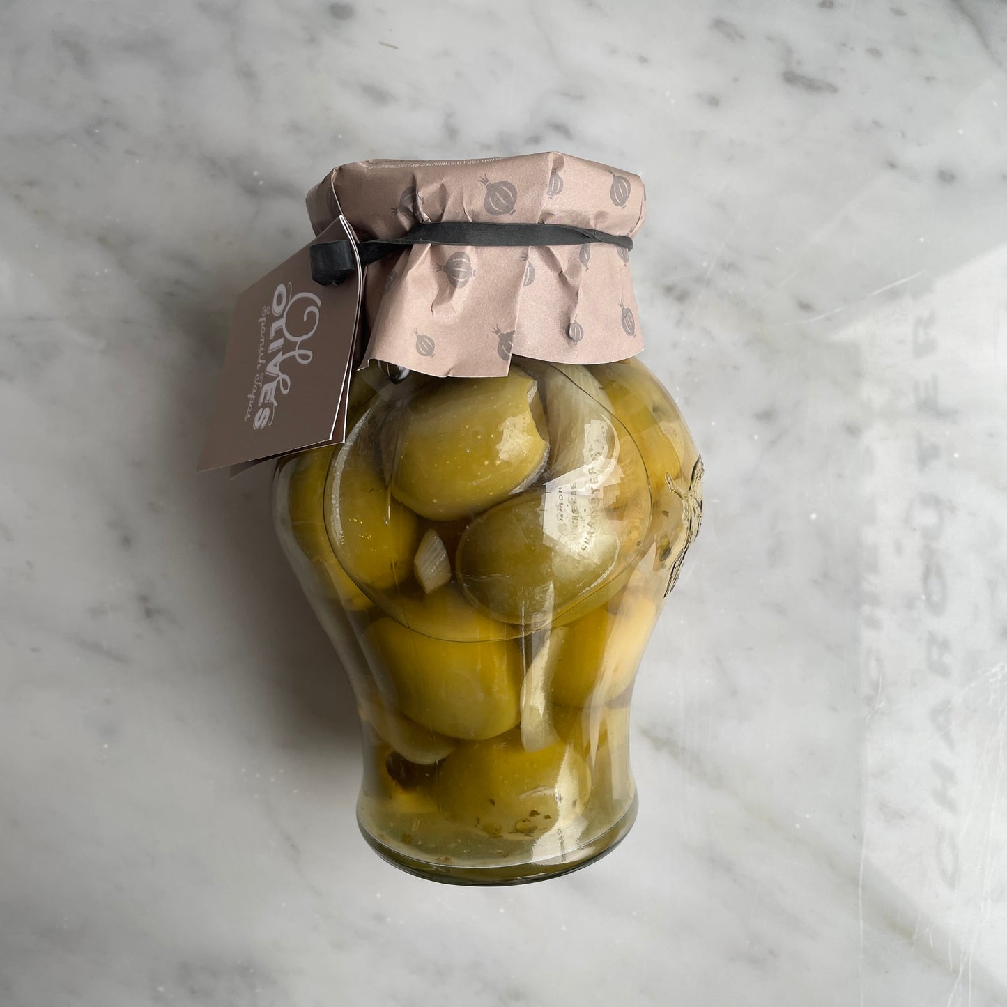 Gordal Olives with onion in amphora